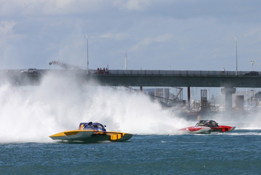 Brett Niddrie Warlord & Graeme Weller G-Force - Tauranga Race Weekend Jan 17-18 2009  © New Zealand Hydroplane Drivers Club .Phillip Hoskyn http://www.nzgrandprixhydroplane.com